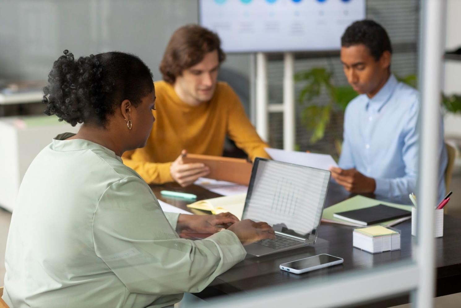 Gemeinsame Arbeitssession einer Investment-Community